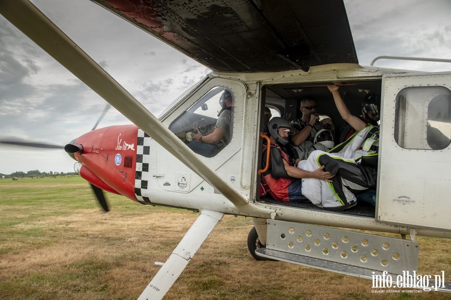 Airplane Wingsuit Formation nad elbląskim lotniskiem, fot. 55