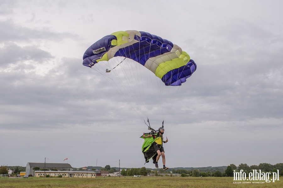 Airplane Wingsuit Formation nad elblskim lotniskiem, fot. 62