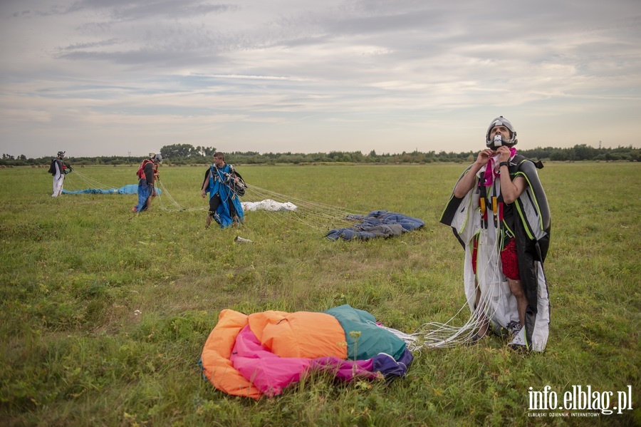 Airplane Wingsuit Formation nad elblskim lotniskiem, fot. 64