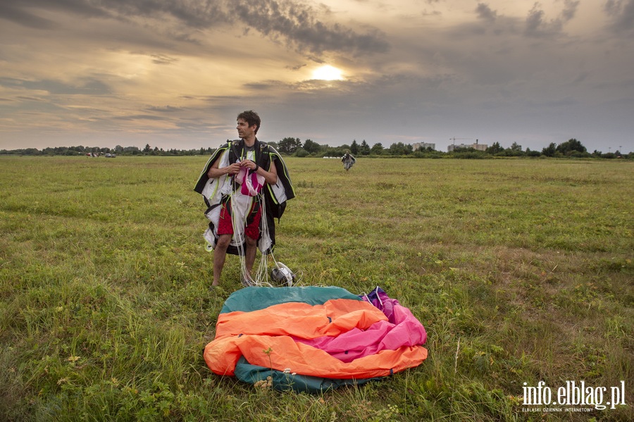 Airplane Wingsuit Formation nad elblskim lotniskiem, fot. 68