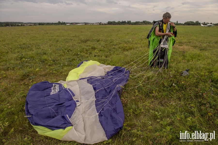 Airplane Wingsuit Formation nad elblskim lotniskiem, fot. 69