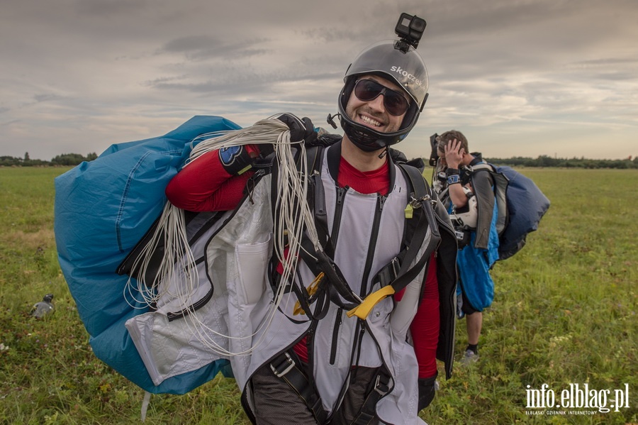 Airplane Wingsuit Formation nad elblskim lotniskiem, fot. 70