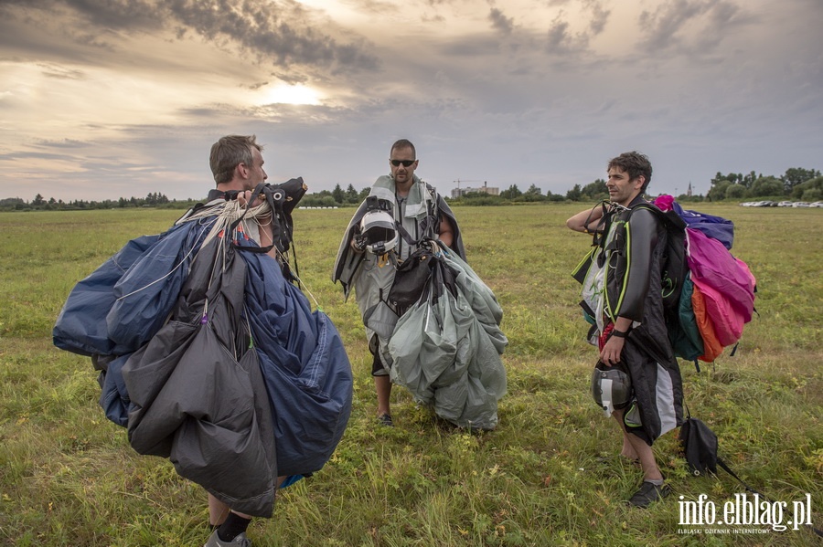 Airplane Wingsuit Formation nad elbląskim lotniskiem, fot. 74