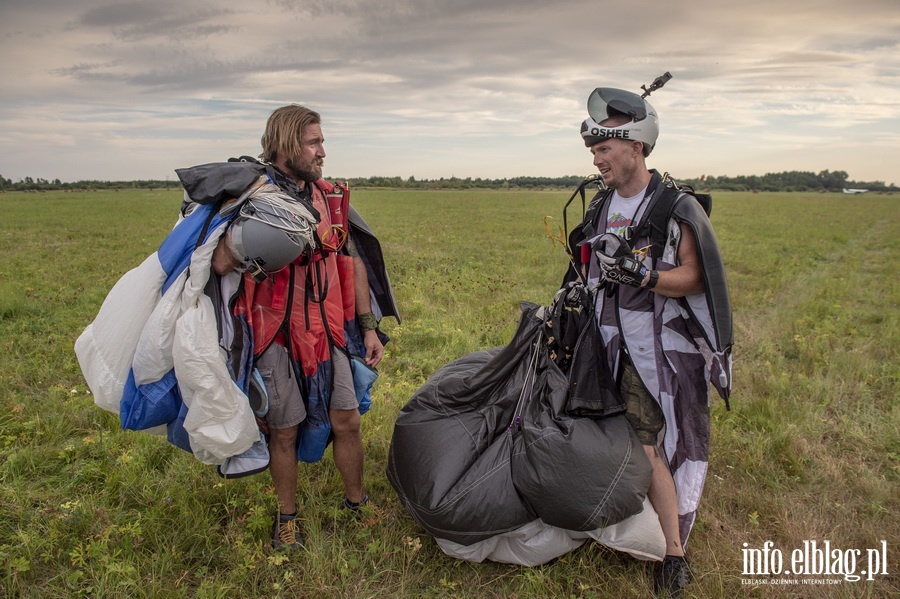 Airplane Wingsuit Formation nad elblskim lotniskiem, fot. 75