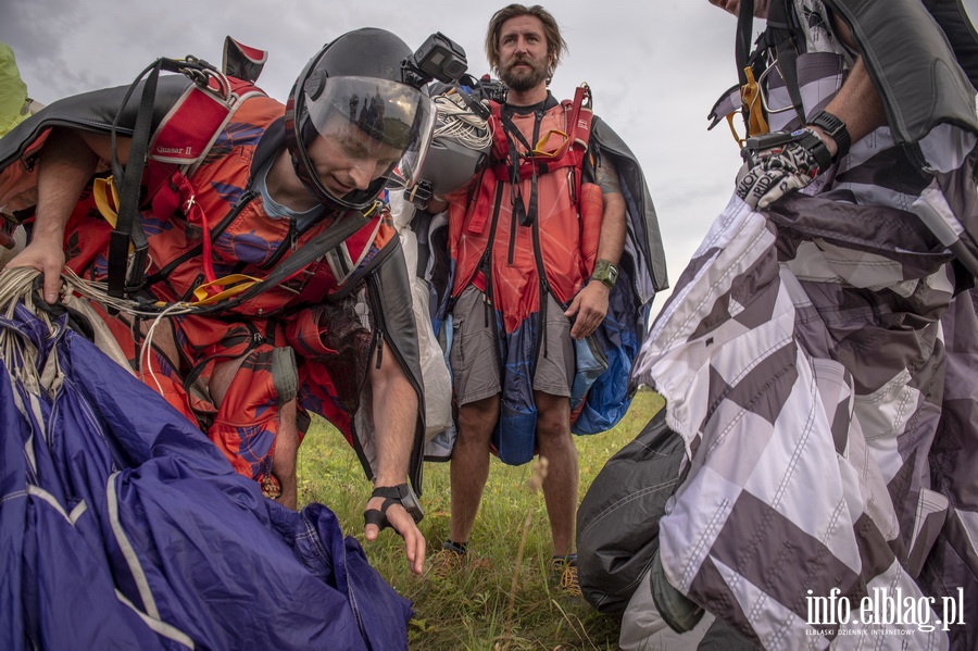 Airplane Wingsuit Formation nad elblskim lotniskiem, fot. 78