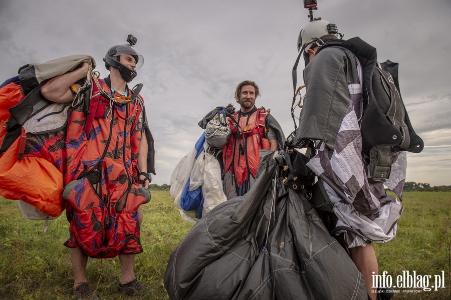 Airplane Wingsuit Formation nad elbląskim lotniskiem, fot. 79