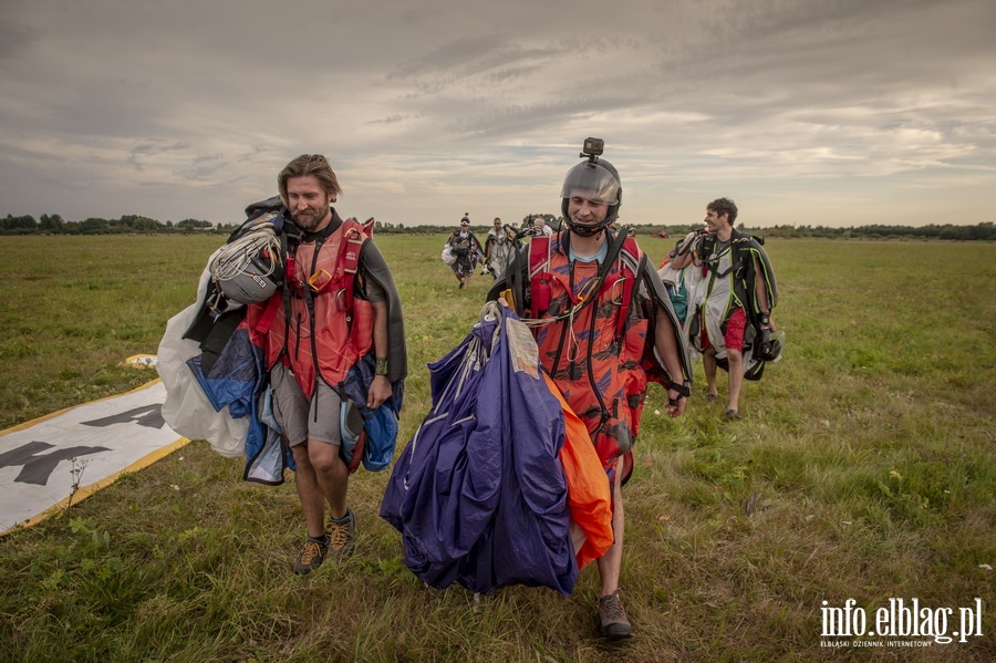 Airplane Wingsuit Formation nad elblskim lotniskiem, fot. 86