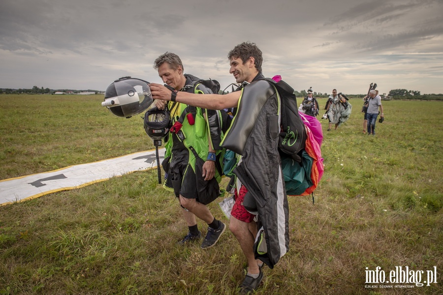 Airplane Wingsuit Formation nad elblskim lotniskiem, fot. 87