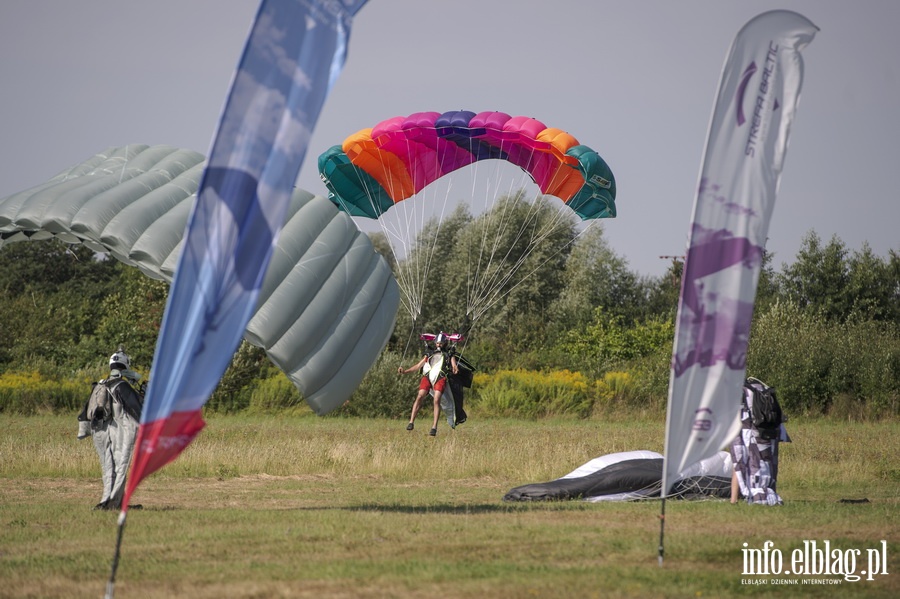 Airplane Wingsuit Formation nad elblskim lotniskiem, fot. 93