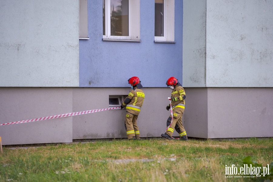 Prba samobjcza na Malborskiej. 50-latek prbowa skoczy z 7 pitra, fot. 5