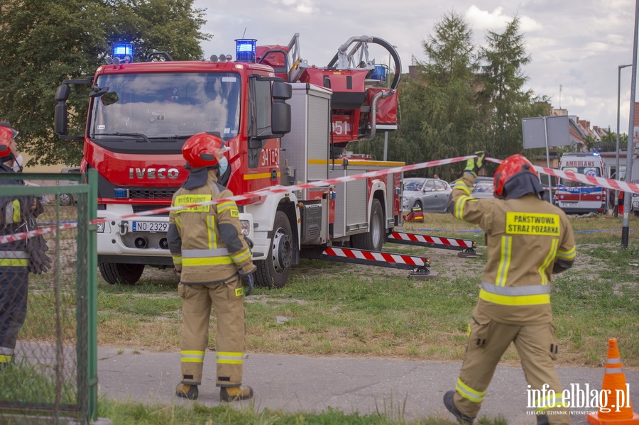 Prba samobjcza na Malborskiej. 50-latek prbowa skoczy z 7 pitra, fot. 7