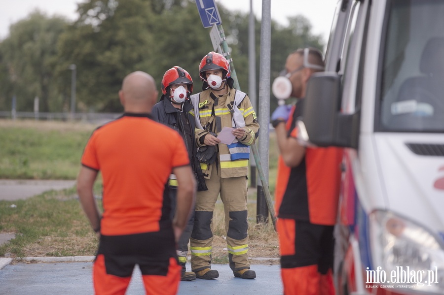 Próba samobójcza na Malborskiej. 50-latek próbował skoczyć z 7 piętra, fot. 14