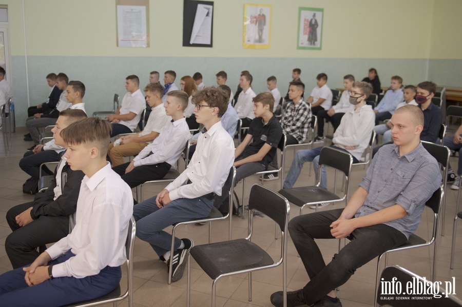 Rozpoczęcie roku szkolnego w ZSM i SP 21 im. Mikołaja Kopernika w Elblągu, fot. 16