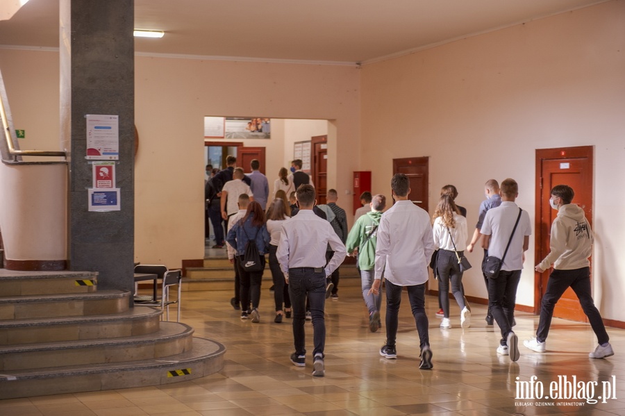 Rozpoczęcie roku szkolnego w ZSM i SP 21 im. Mikołaja Kopernika w Elblągu, fot. 33