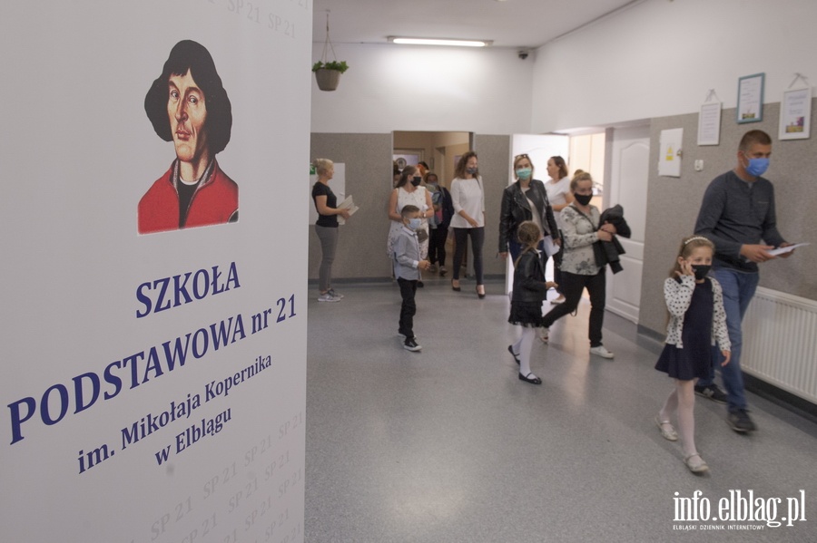 Rozpoczęcie roku szkolnego w ZSM i SP 21 im. Mikołaja Kopernika w Elblągu, fot. 45