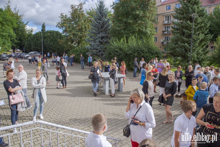 Rozpoczęcie roku szkolnego w ZSM i SP 21 im. Mikołaja Kopernika w Elblągu, fot. 49