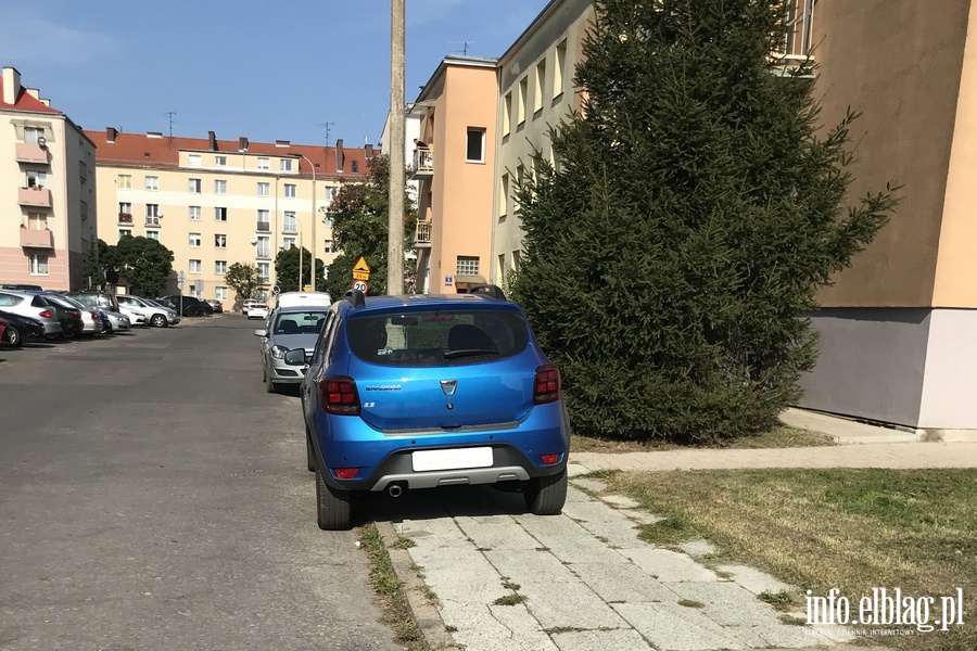Mistrzowie parkowania w Elblągu (część 65), fot. 5