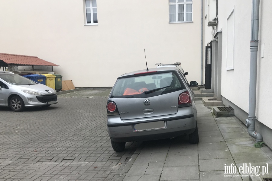 Mistrzowie parkowania w Elblągu (część 68), fot. 5