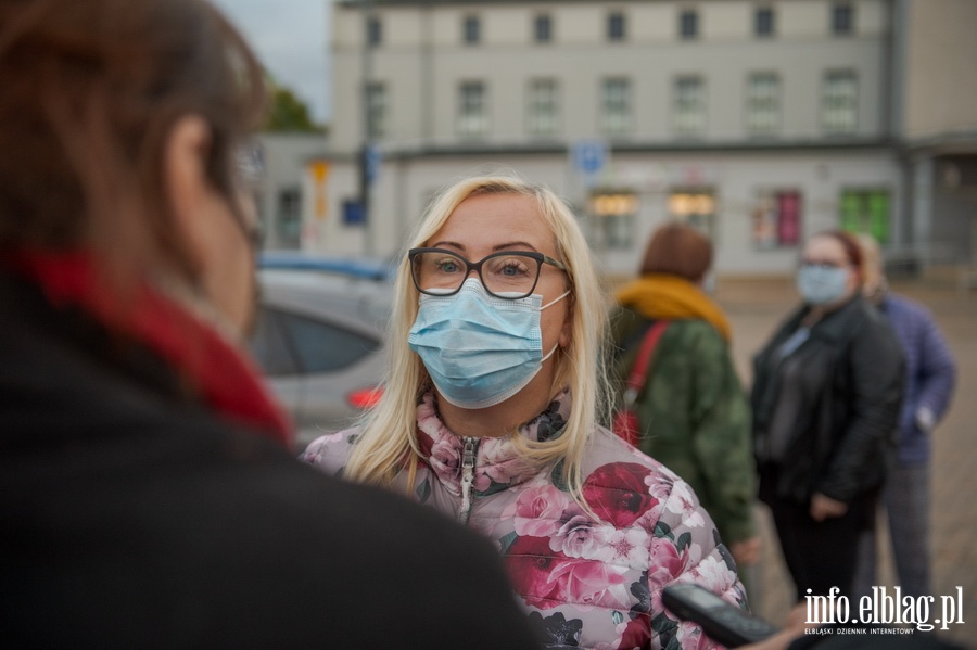 Elblg:"Fanatycy chc skaza kobiety na niewyobraalne cierpienie". Protest wobronie prawa do aborcji, fot. 1