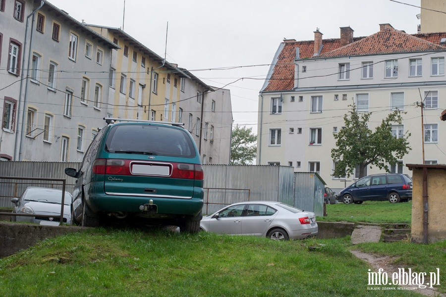 Mistrzowie parkowania w Elblągu (część 69), fot. 4