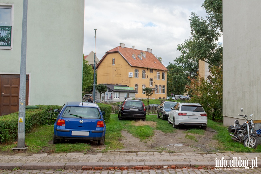 Mistrzowie parkowania w Elblągu (część 69), fot. 13