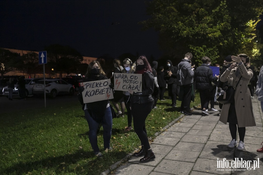  Elblanie znw wyszli na ulice. Blokowali miasto wraz z kierowcami i rolnikami, fot. 4