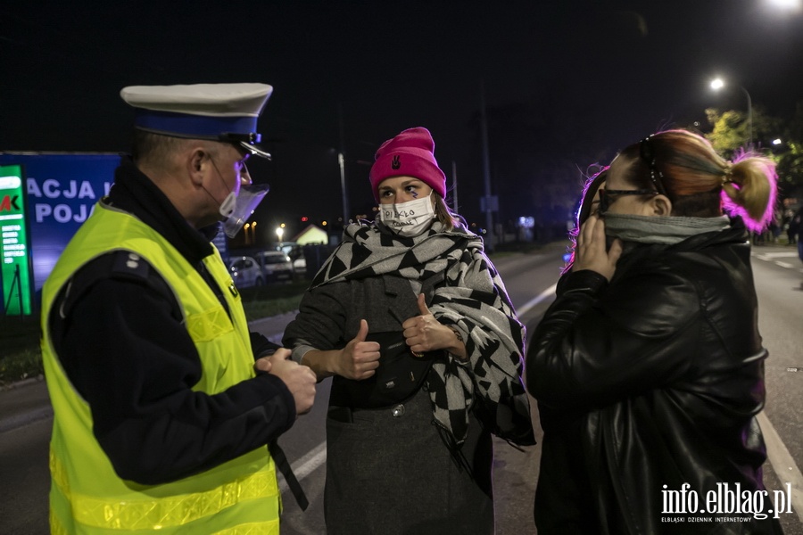  Elblanie znw wyszli na ulice. Blokowali miasto wraz z kierowcami i rolnikami, fot. 11