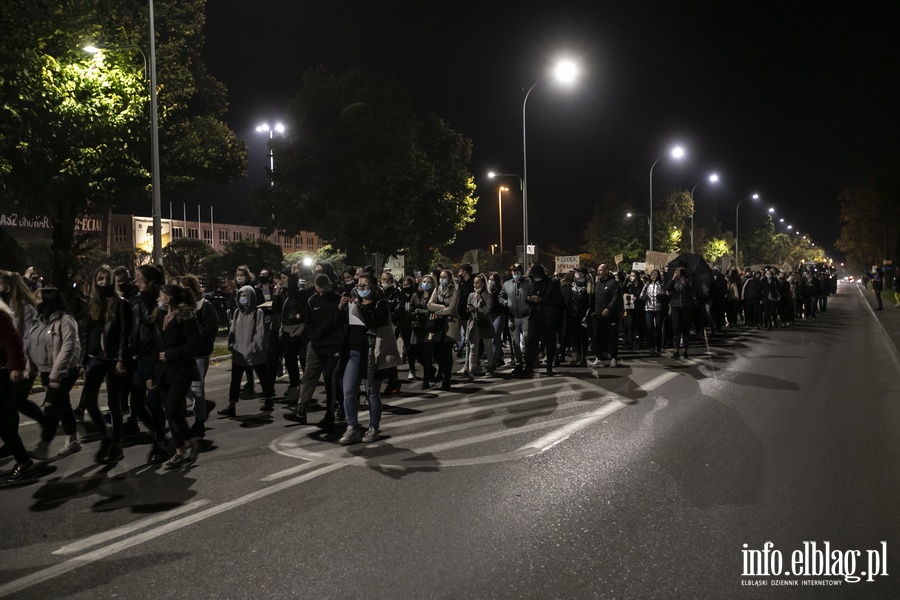  Elblążanie znów wyszli na ulice. Blokowali miasto wraz z kierowcami i rolnikami, fot. 12