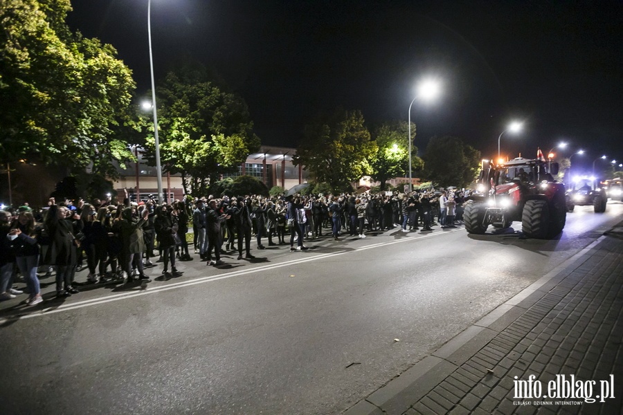  Elblanie znw wyszli na ulice. Blokowali miasto wraz z kierowcami i rolnikami, fot. 15