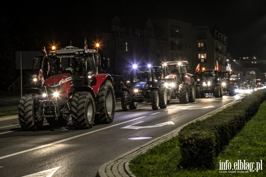  Elblanie znw wyszli na ulice. Blokowali miasto wraz z kierowcami i rolnikami, fot. 18