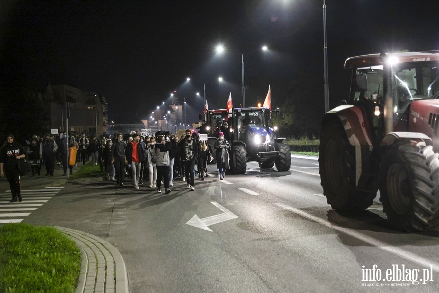 Elblanie znw wyszli na ulice. Blokowali miasto wraz z kierowcami i rolnikami, fot. 19
