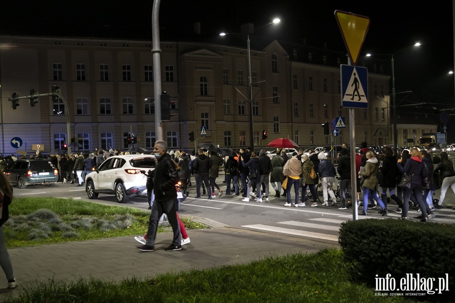  Elblanie znw wyszli na ulice. Blokowali miasto wraz z kierowcami i rolnikami, fot. 27
