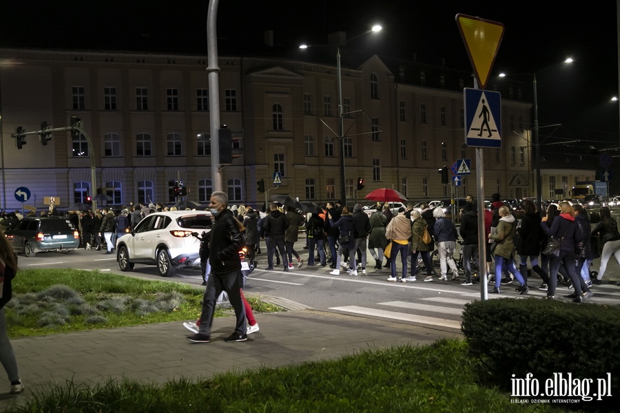  Elblążanie znów wyszli na ulice. Blokowali miasto wraz z kierowcami i rolnikami, fot. 27