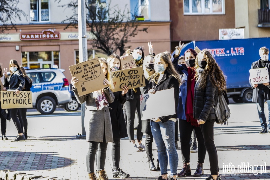 "Chcemy odzyska swoje prawa". Modzie demonstrowaa przed biura poswPiS, fot. 4