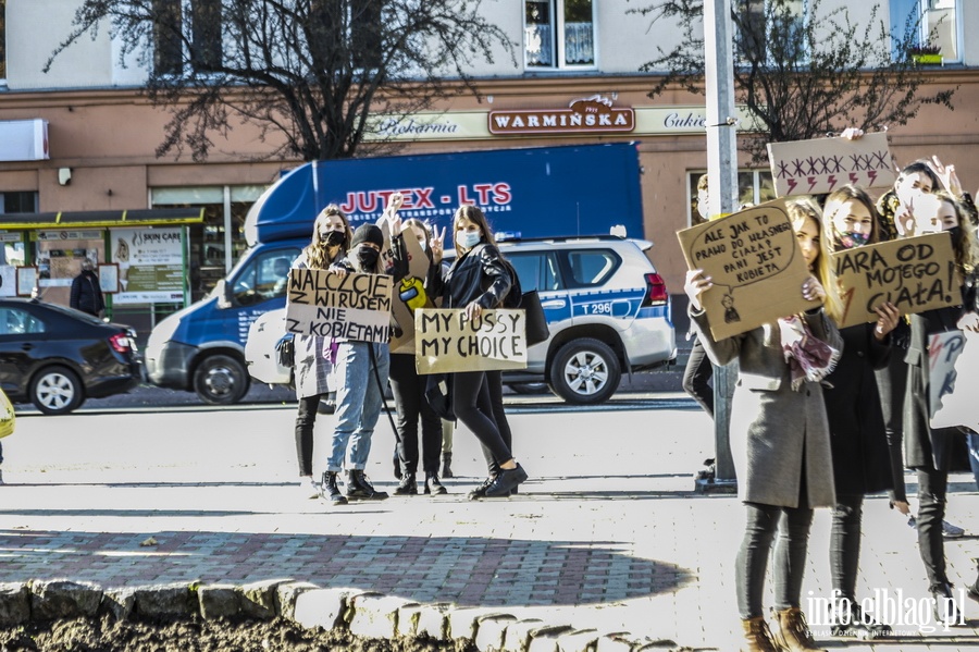 "Chcemy odzyska swoje prawa". Modzie demonstrowaa przed biura poswPiS, fot. 5