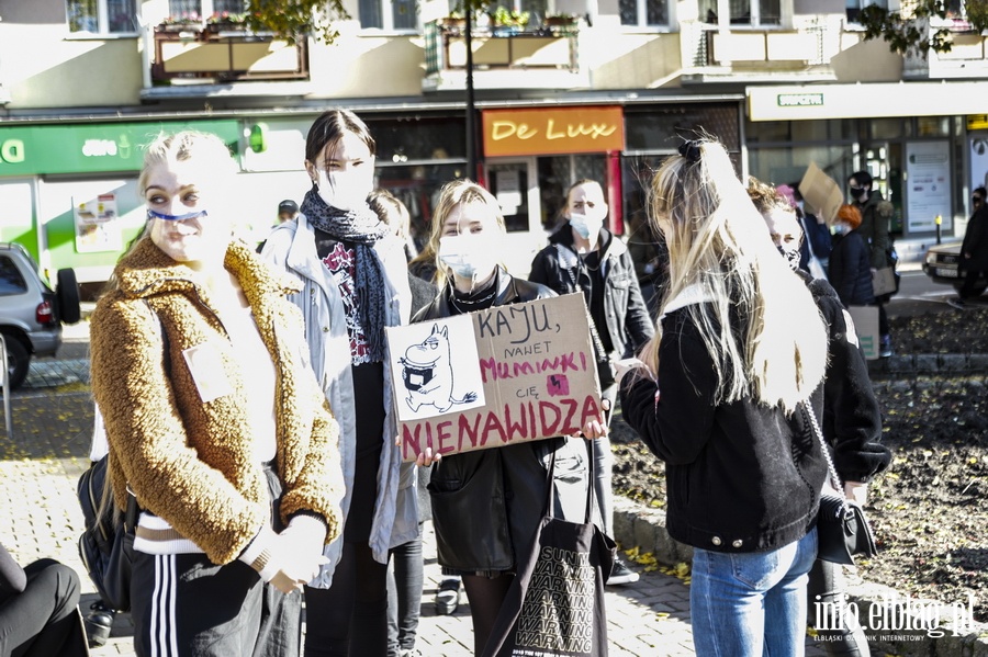 "Chcemy odzyska swoje prawa". Modzie demonstrowaa przed biura poswPiS, fot. 6