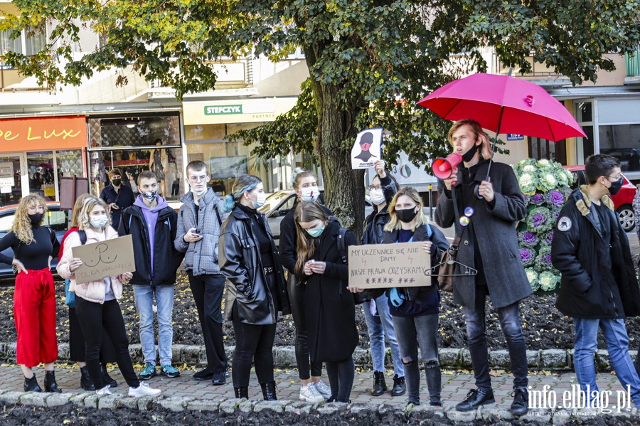 "Chcemy odzyska swoje prawa". Modzie demonstrowaa przed biura poswPiS, fot. 14