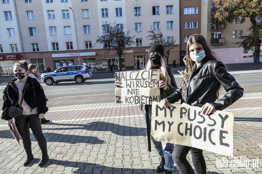 "Chcemy odzyska swoje prawa". Modzie demonstrowaa przed biura poswPiS, fot. 22