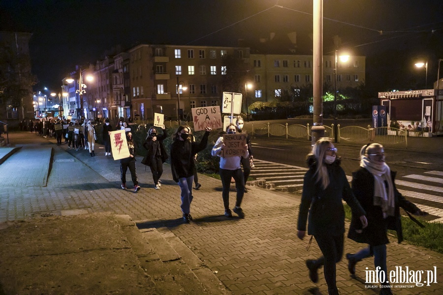  "PiS wypowiedzia kobietom wojn". Kilka tysicy elblan ponownie wyszo na ulice, fot. 15