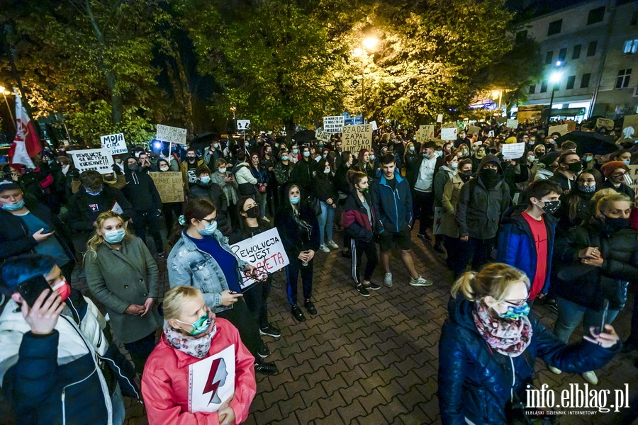  "PiS wypowiedzia kobietom wojn". Kilka tysicy elblan ponownie wyszo na ulice, fot. 24