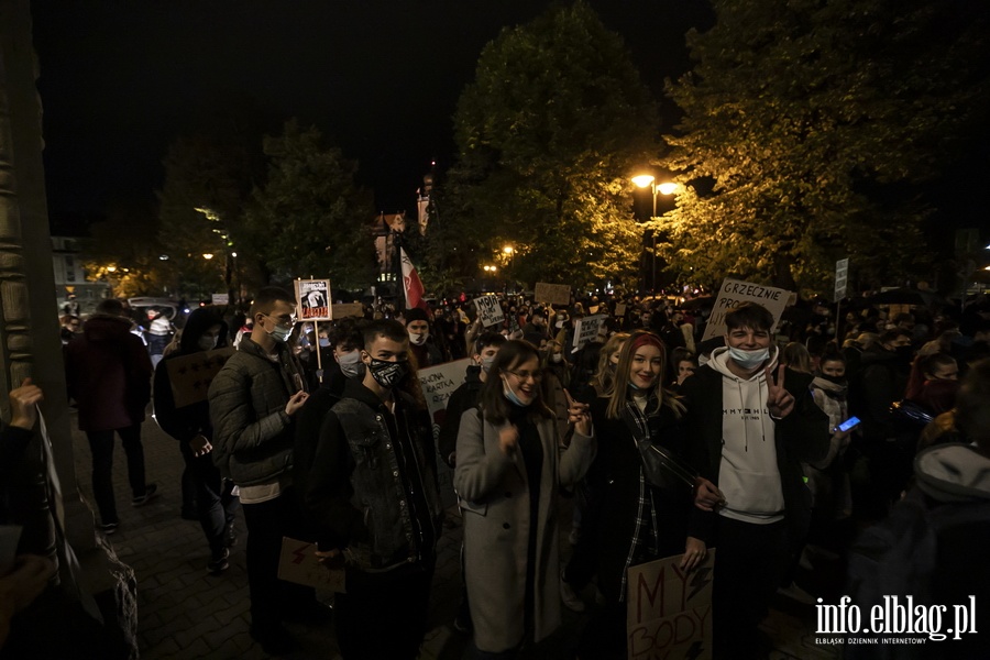  "PiS wypowiedzia kobietom wojn". Kilka tysicy elblan ponownie wyszo na ulice, fot. 27