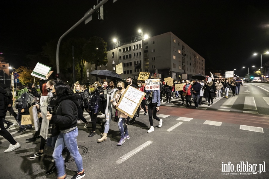  "PiS wypowiedzia kobietom wojn". Kilka tysicy elblan ponownie wyszo na ulice, fot. 32