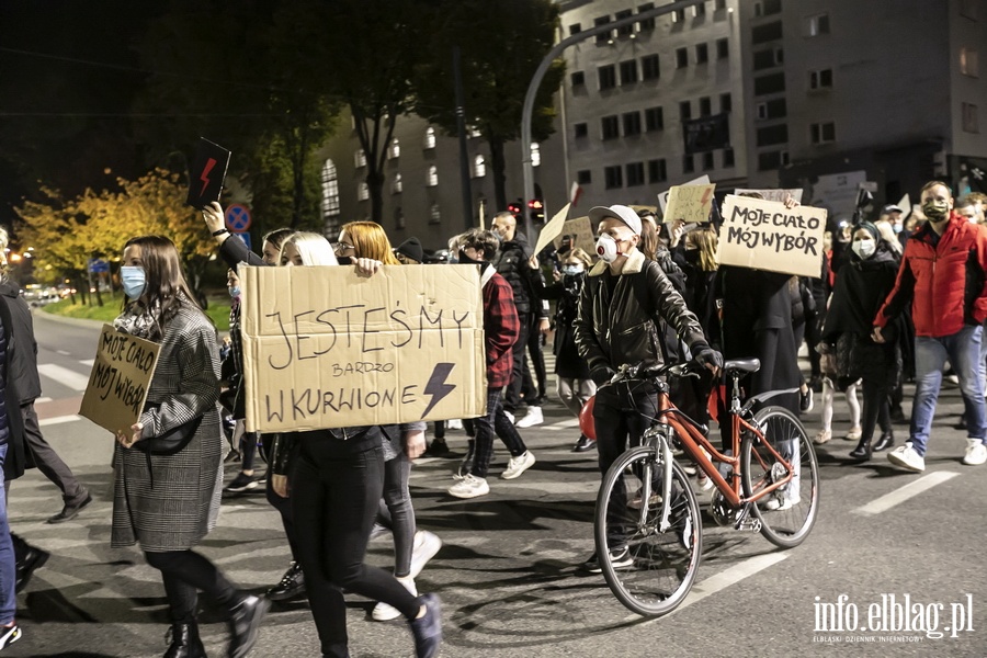  "PiS wypowiedzia kobietom wojn". Kilka tysicy elblan ponownie wyszo na ulice, fot. 35