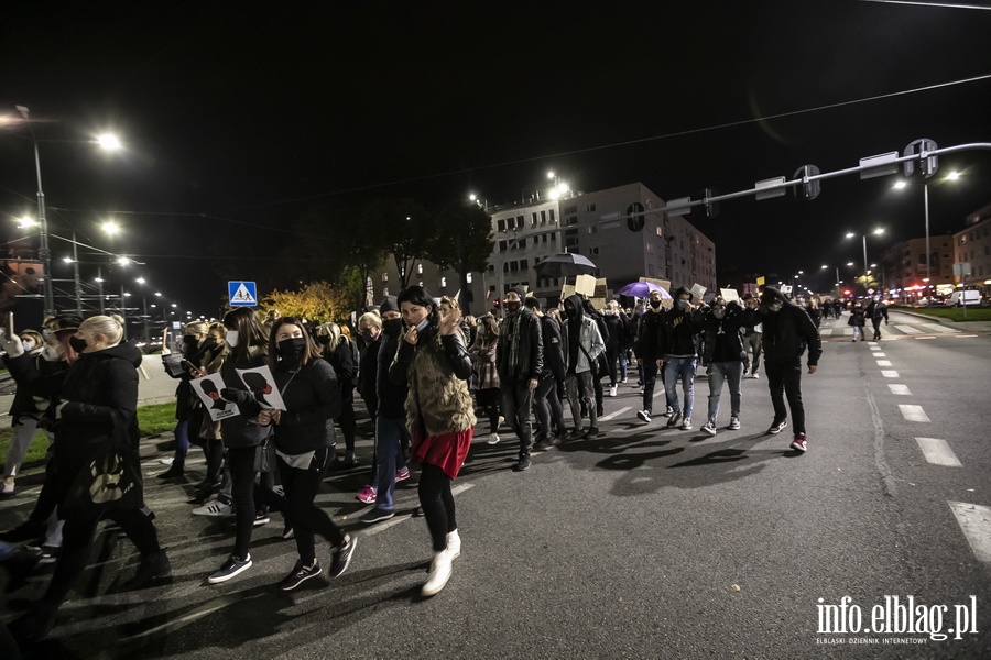  "PiS wypowiedzia kobietom wojn". Kilka tysicy elblan ponownie wyszo na ulice, fot. 38