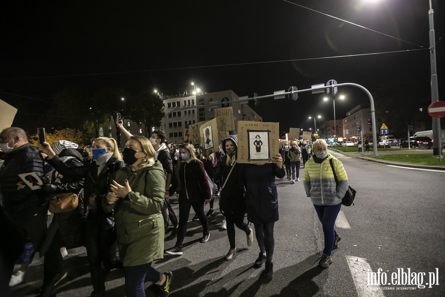  "PiS wypowiedzia kobietom wojn". Kilka tysicy elblan ponownie wyszo na ulice, fot. 41