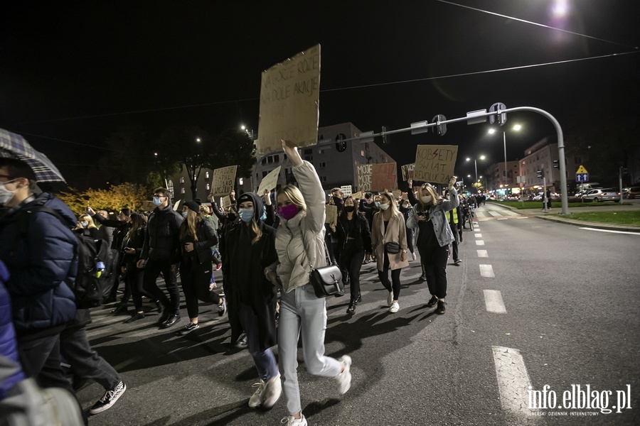  "PiS wypowiedzia kobietom wojn". Kilka tysicy elblan ponownie wyszo na ulice, fot. 42