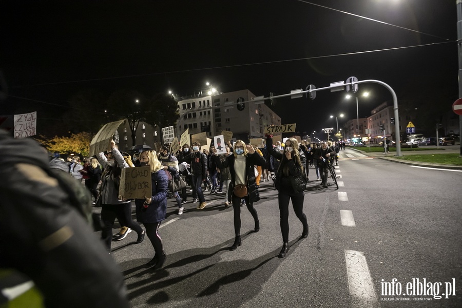  "PiS wypowiedzia kobietom wojn". Kilka tysicy elblan ponownie wyszo na ulice, fot. 43