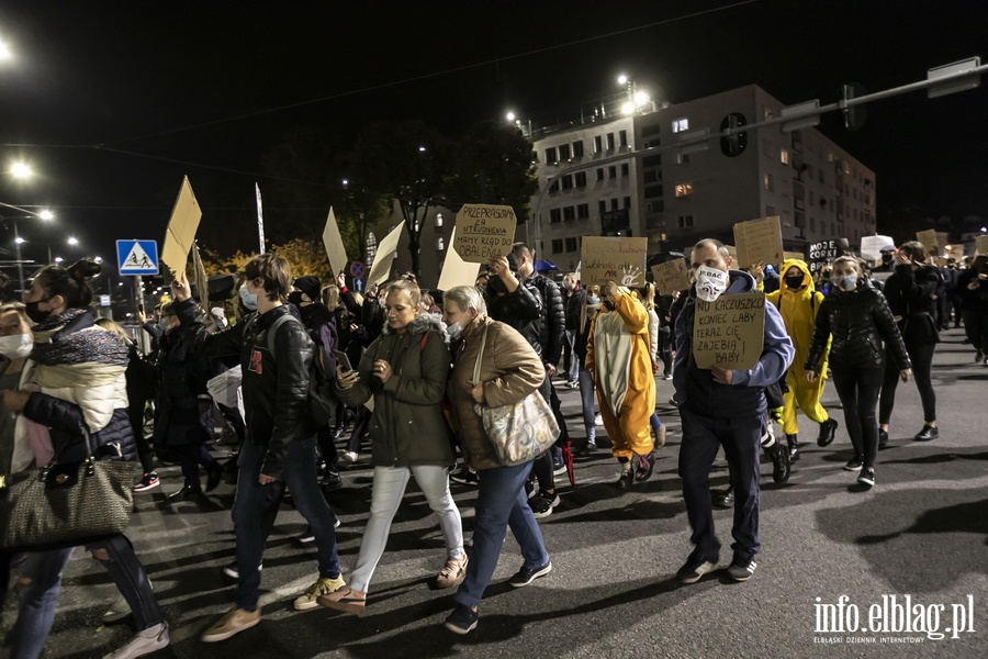  "PiS wypowiedzia kobietom wojn". Kilka tysicy elblan ponownie wyszo na ulice, fot. 44