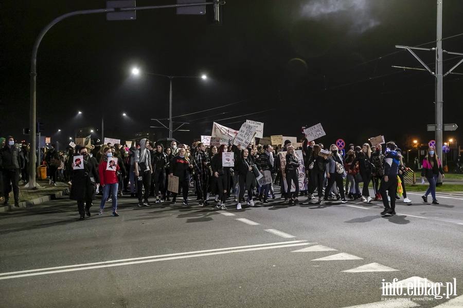  "PiS wypowiedzia kobietom wojn". Kilka tysicy elblan ponownie wyszo na ulice, fot. 48