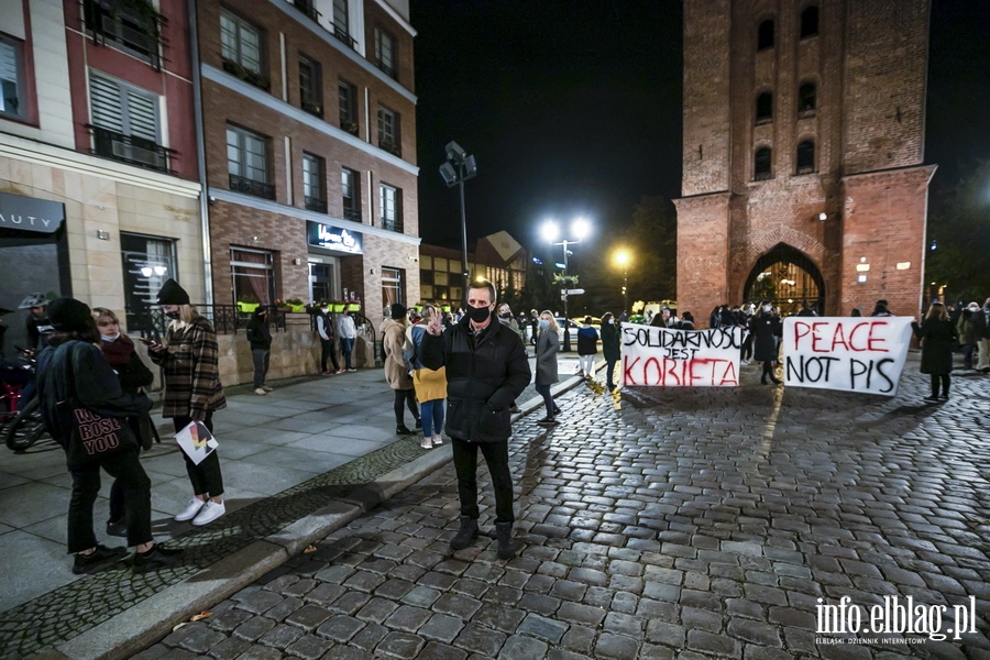 "Peace not PiS". Kolejny protest w Elblgu, demonstracj prbowano zakci, fot. 2